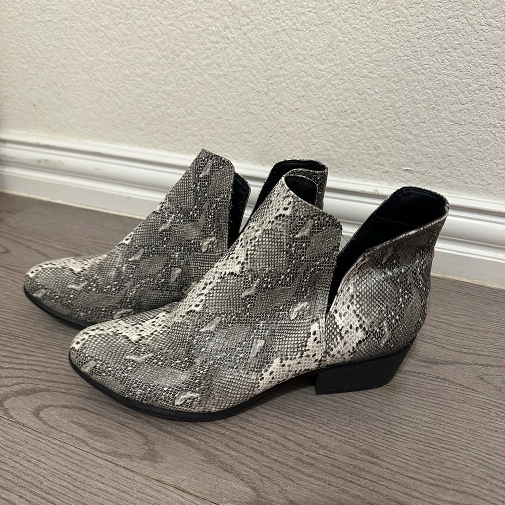 Elegant Snakeskin Pattern Ankle Boots